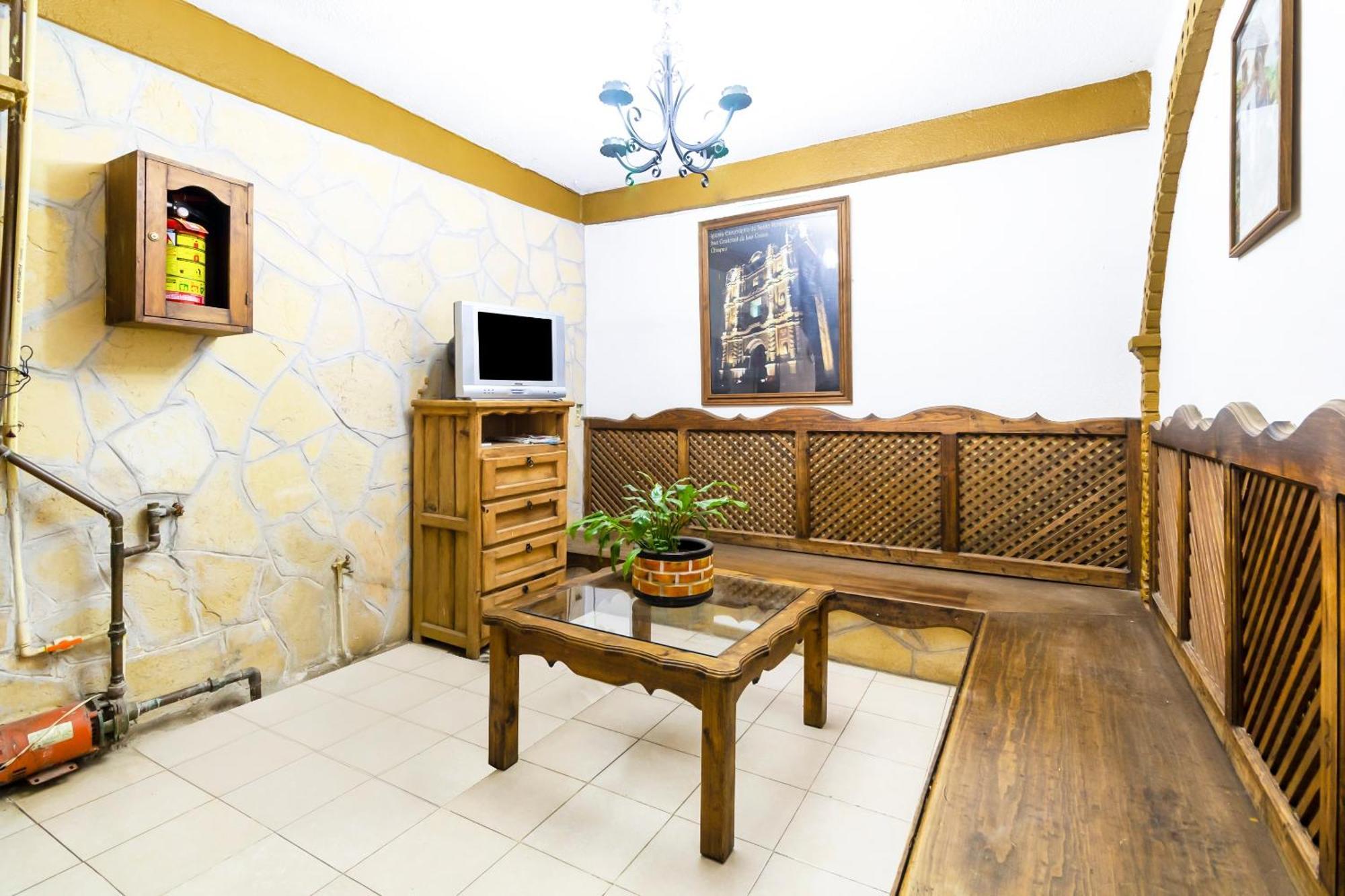 Oyo Hotel La Luna, Templo De Santo Domingo De Guzman San Cristóbal de Las Casas Exteriör bild